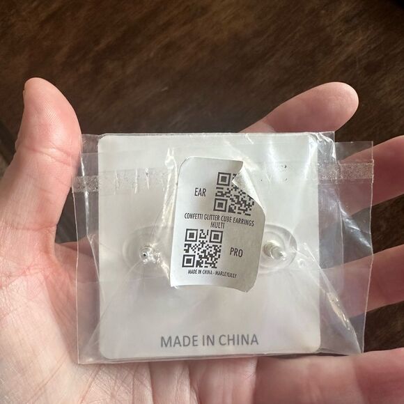 NEW 🎀Marleylilly Confetti Glitter Cube Earrings🎀 - Picture 2 of 3